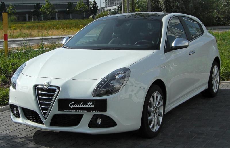 Alfa_Romeo_Giulietta_front_20100704.jpg